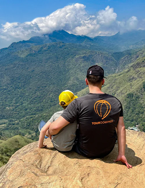 Njuter av utsikten från Little Adam's Peak.