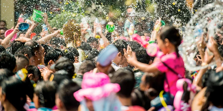 Vattenkrig på Thailands gator under Songkran