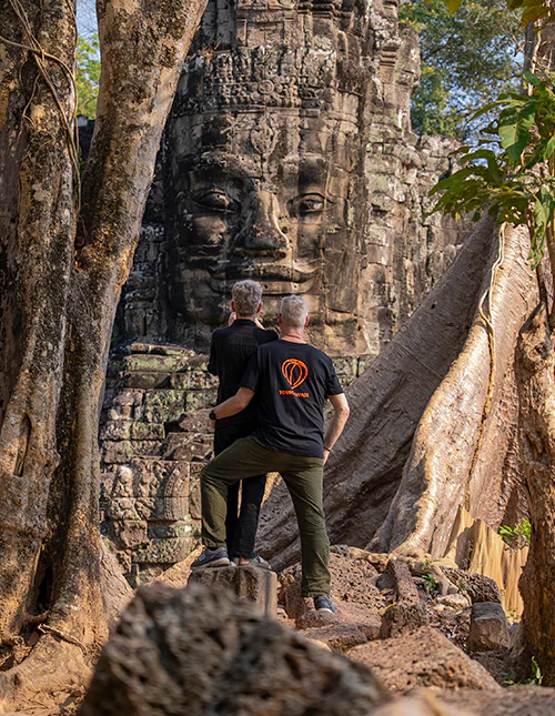 Upptäcktsfärd i tempelkomplexet Angkor Wat, Kambodja