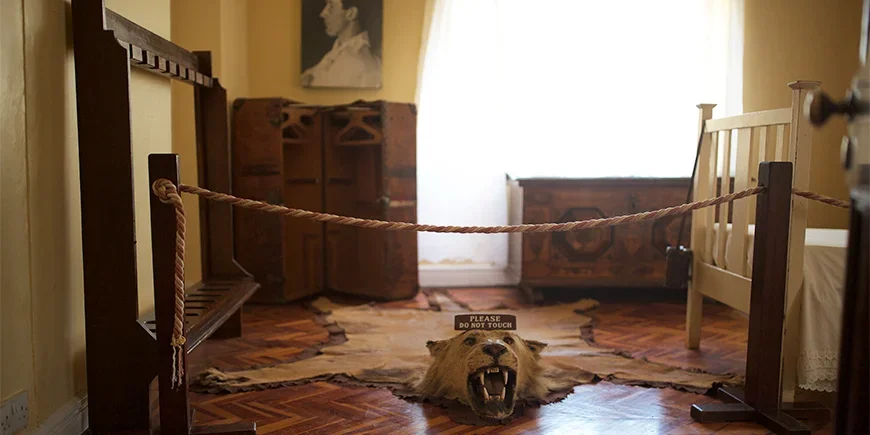 Lejonmatta på golvet i Karen Blixen-museet i Nairobi