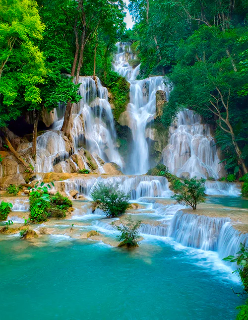 Kuang Si-vattenfallet, det största och vackraste vattenfallet i Luang Prabang, Laos.