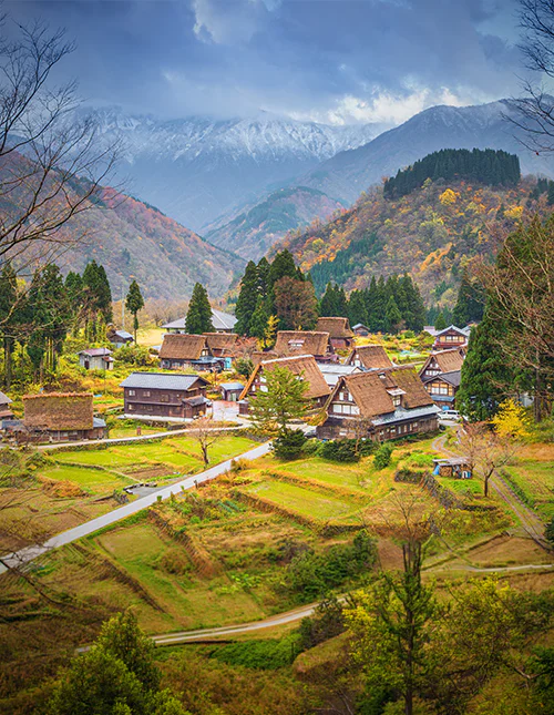 Utsikt över bergsbyn Shirakawa-go