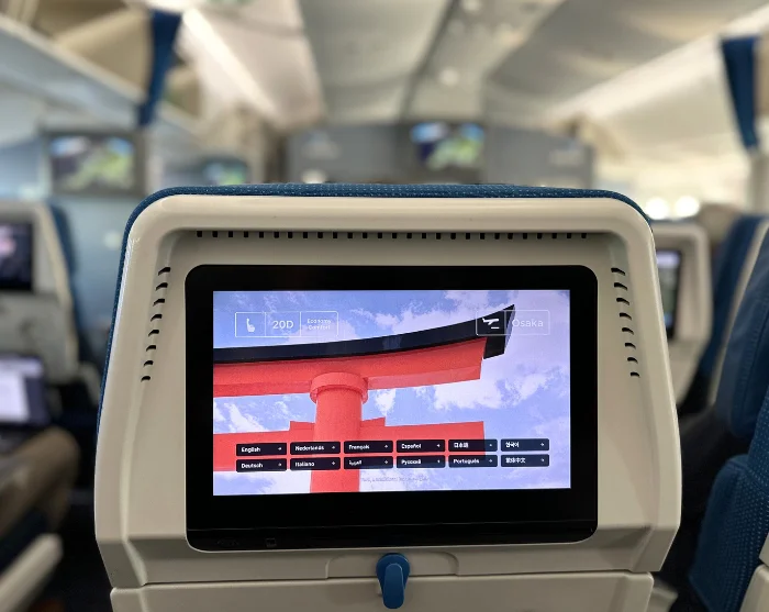 Skärm i flygsätet på väg till Osaka