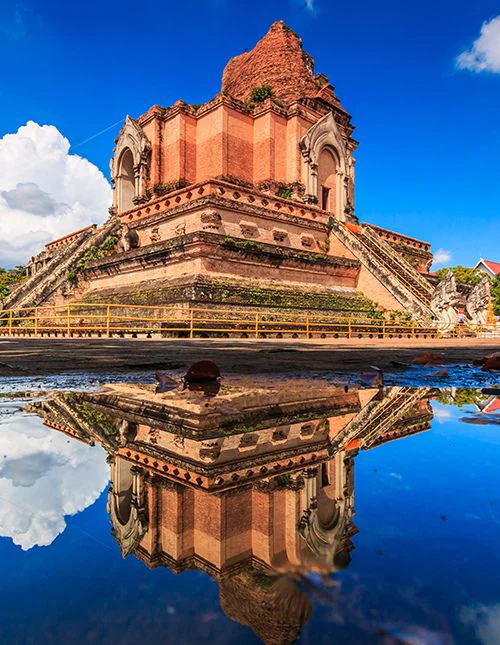 Templet Wat Chedi Luang i Chiang Mai, Thailand, i Asien