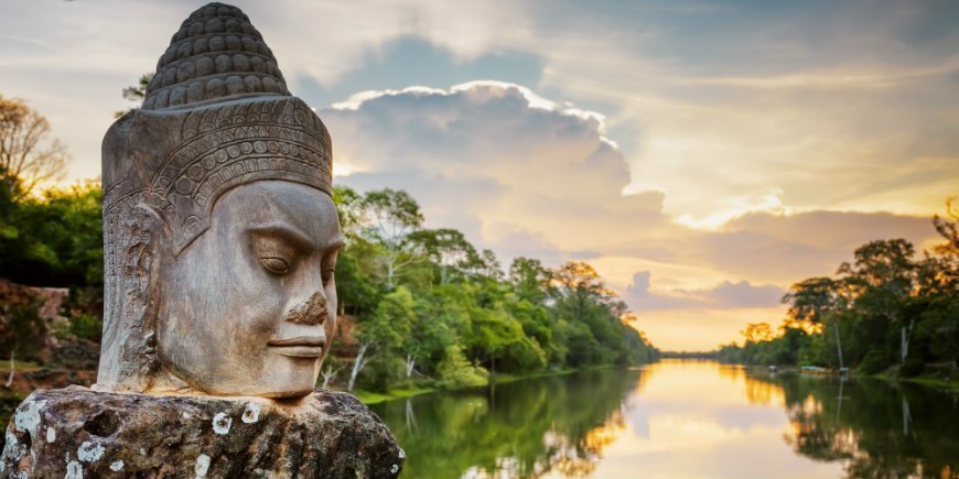 Staty vid den södra ingången vid Angkor Thom i Kambodja