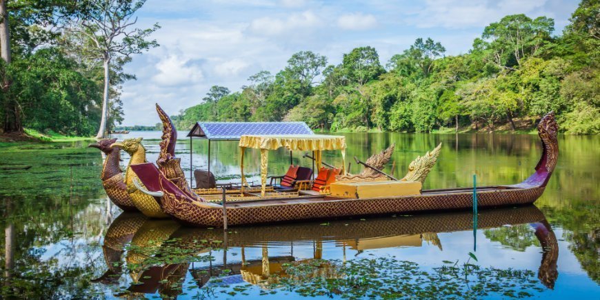 Gondoltur på flod i Siem Reap