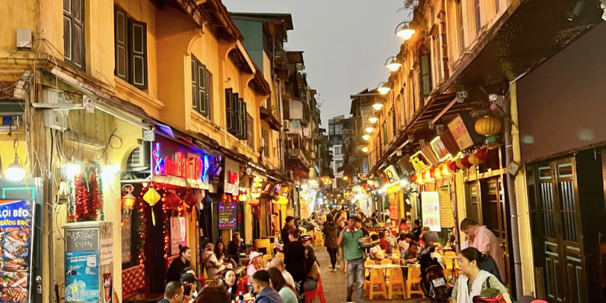 Hanois gator på kvällen