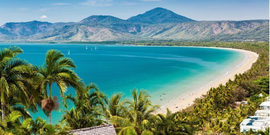 Solen lyser över Port Douglas 