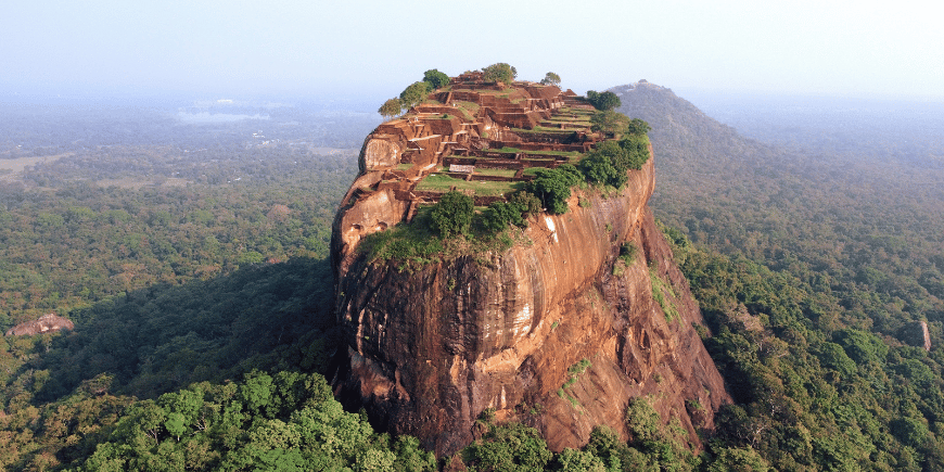 lejonklippan sigiriya i sri lanka fågelperspektiv