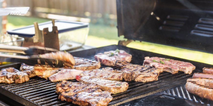 Australiensiskt barbecue-kött på grillen