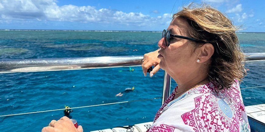 Beate på en båt vid Stora Barriärrevet i Australien