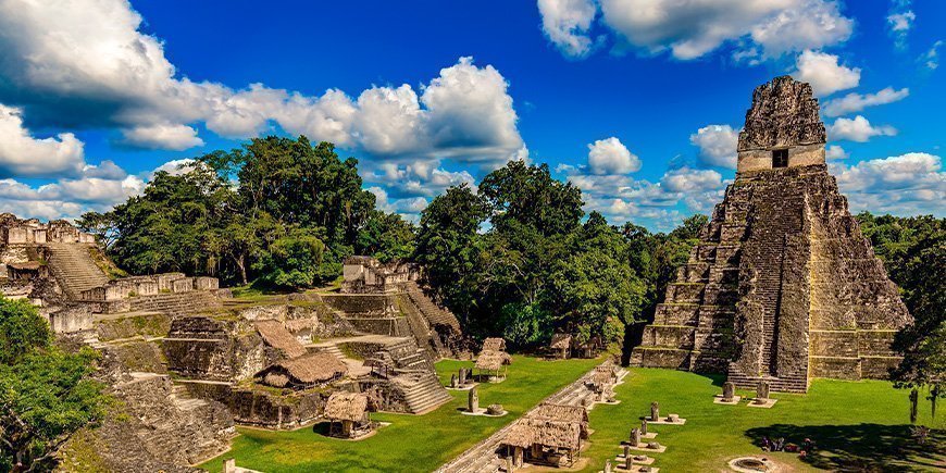 Ruiner i nationalparken Tikal i Guatemala 