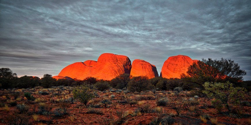 Solnedgång vid Kata Tjuta i Australien 