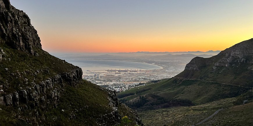 Utsikt över Kapstaden från Taffelberget vid soluppgången