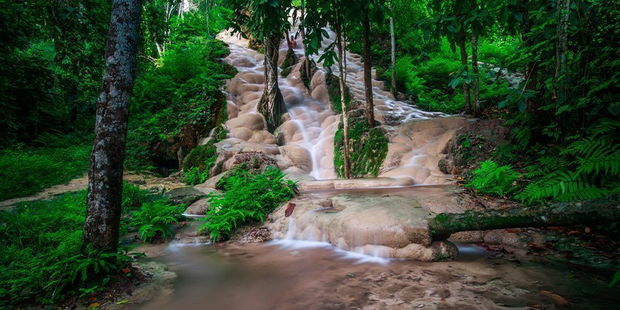 Vattenfallet Bua Tong Sticky i Chiang Mai