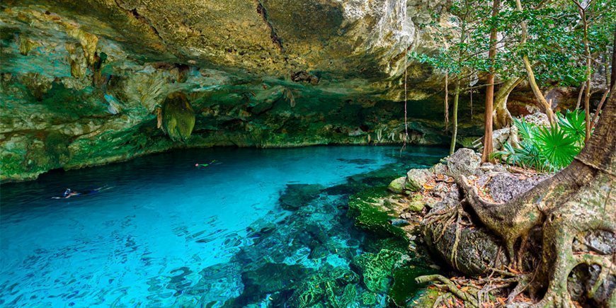 Den vackra Cenote Dos Ojos i Tulum