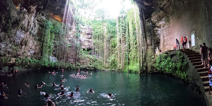 Cenote Ik Kil nära Chichen Itza