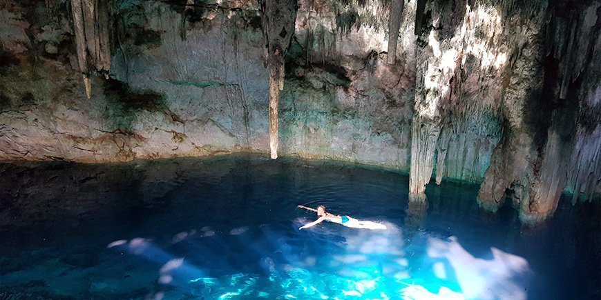 Cenote i Santa Santa Bárbara nära Merida