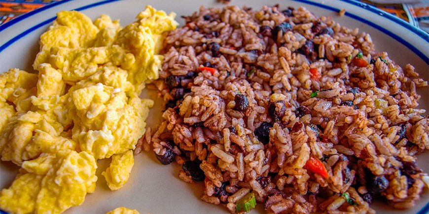 Gallo Pinto med äggröra