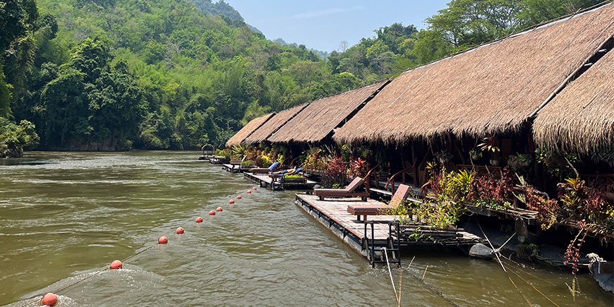 Jungle Rafts vid floden