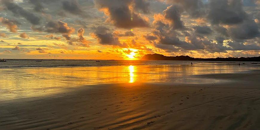 Solnedgång vid Playa Sámara i september