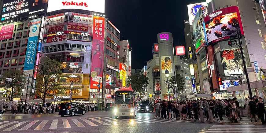 Shibuya Crossing sedd från gatan