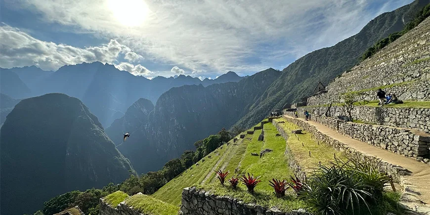 Utsikt från en av de övre terrasserna vid Machu Picchu