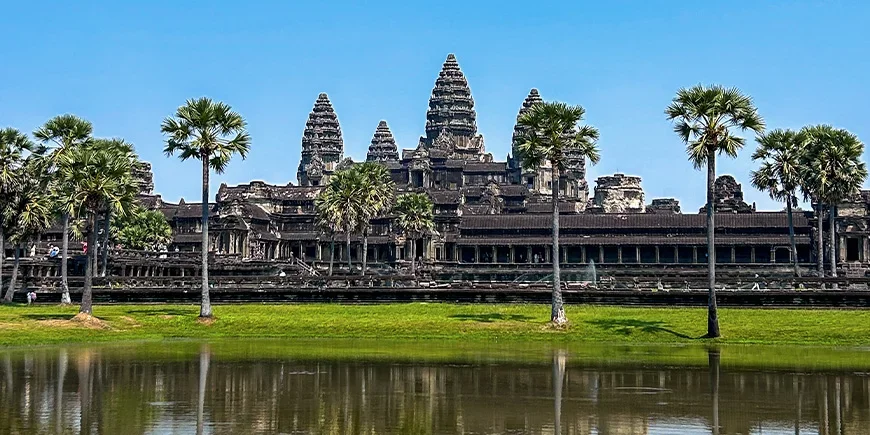 Blå himmel över Angkor i Siem Reap i Kambodja