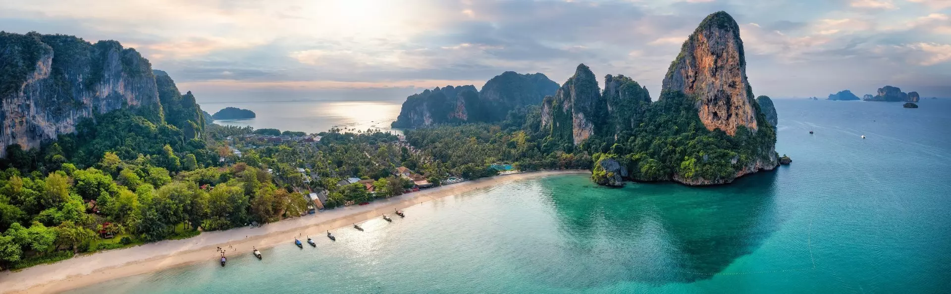 Panoramautsikt över Railay-stranden i Krabi, Thailand