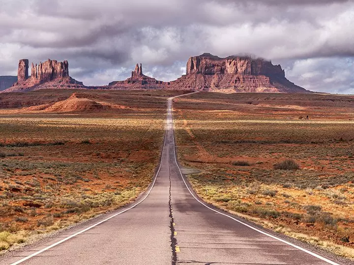 Den natursköna vägen till Monument Valley i Utah, USA