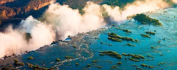 Översiktsbild från Victoriafallen vid solnedgång