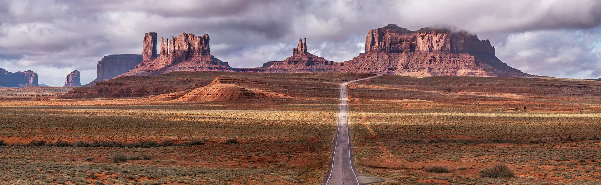 Den natursköna vägen till Monument Valley i Utah, USA